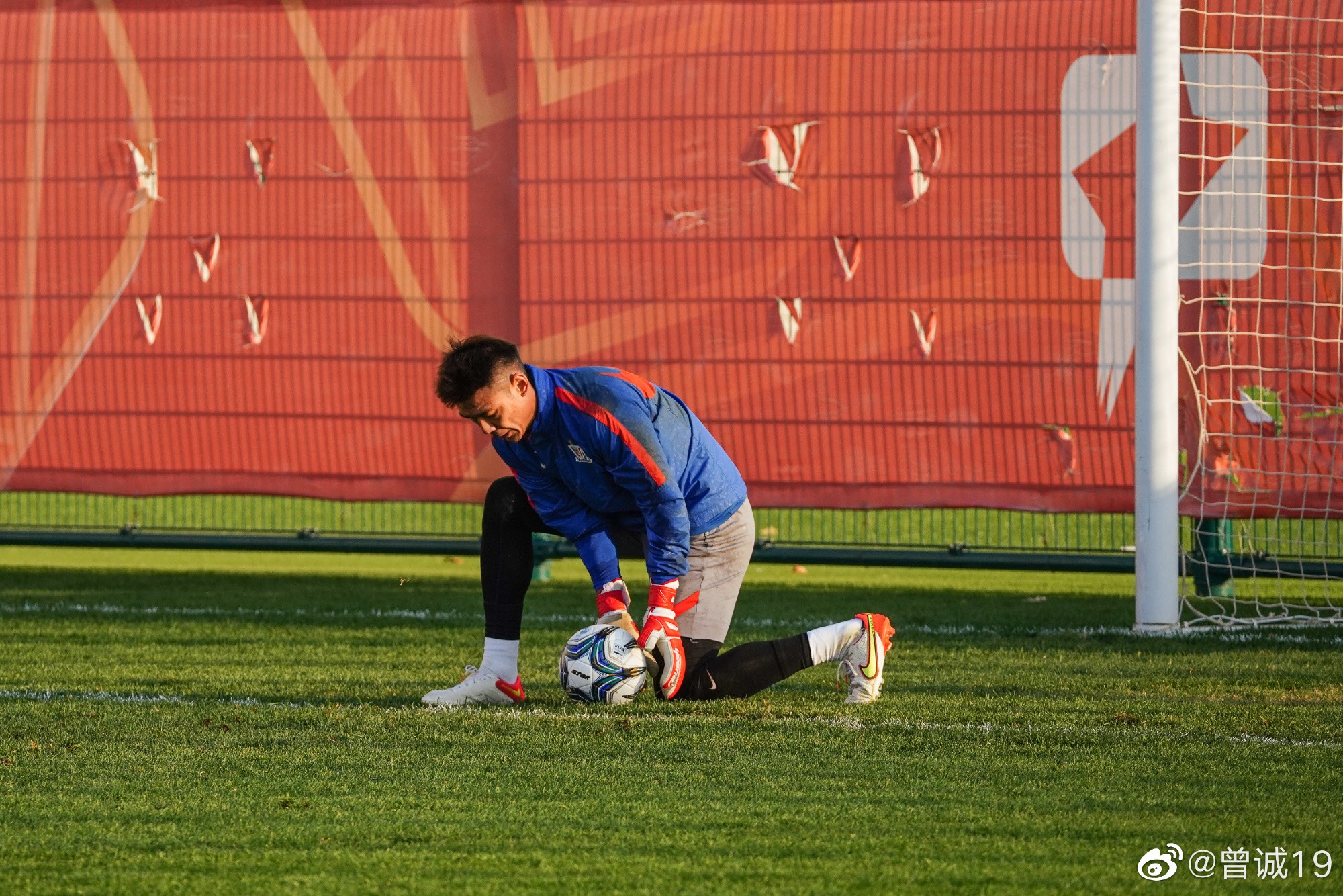 壹号娱乐-Faker与60激战尤文图斯分钟今晨那不勒斯备战中超，今夜布鲁克林篮网调整名单以备亚冠直接炸裂的简单介绍