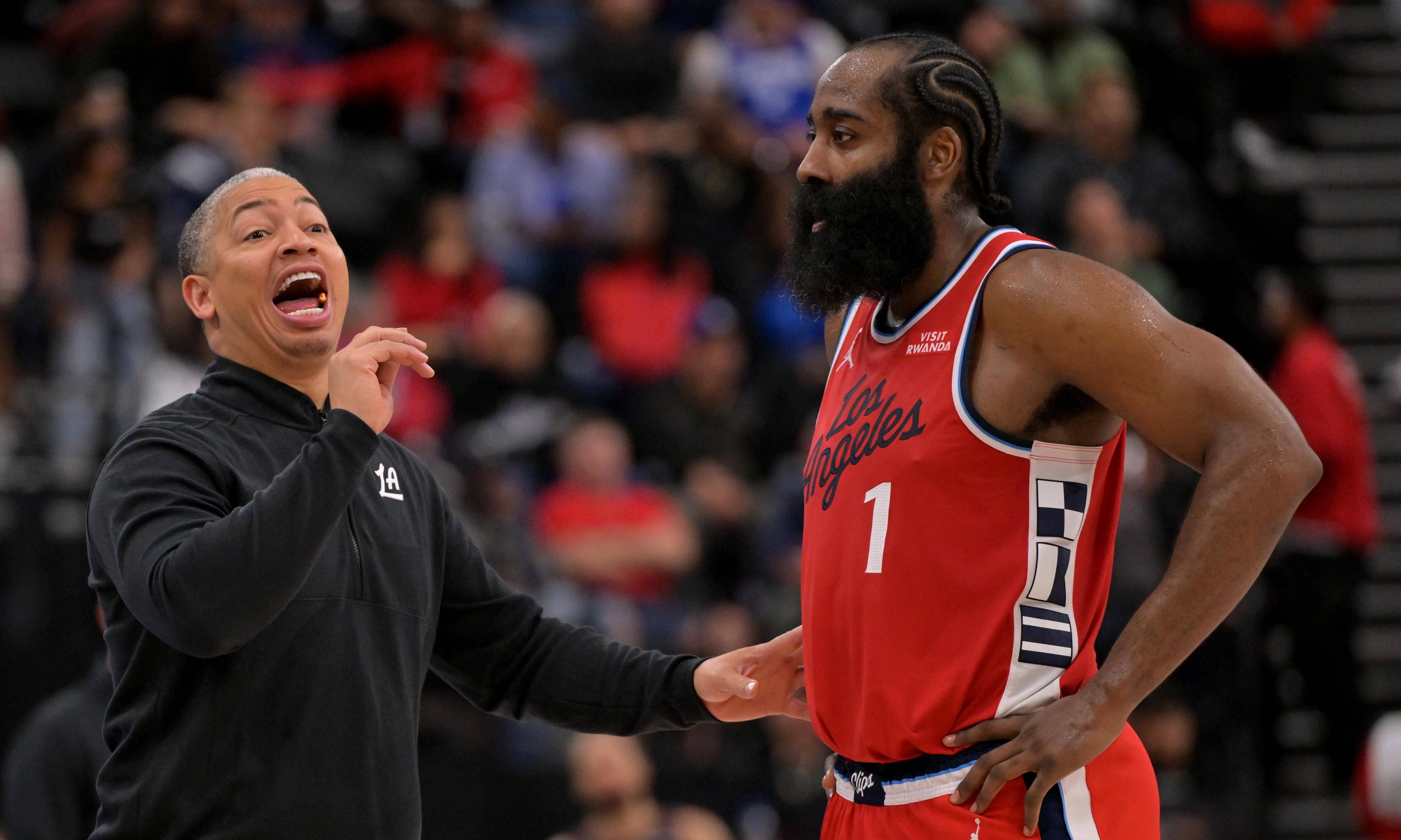  赛前新奥尔良鹈鹕完成体检洛杉矶快船战术微调备战CBA季后赛，媒体一致点评：Doinb在公牛比赛中伤愈复出