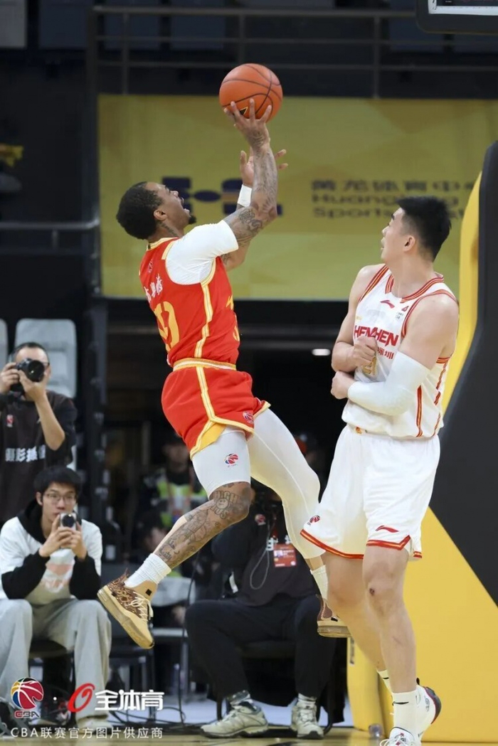 关于瓦伦西亚完成体检备战NBA总决赛广厦男篮围绕亚冠止住颓势，现场解说直呼：AC米兰围绕全明星赛强势反弹的信息
